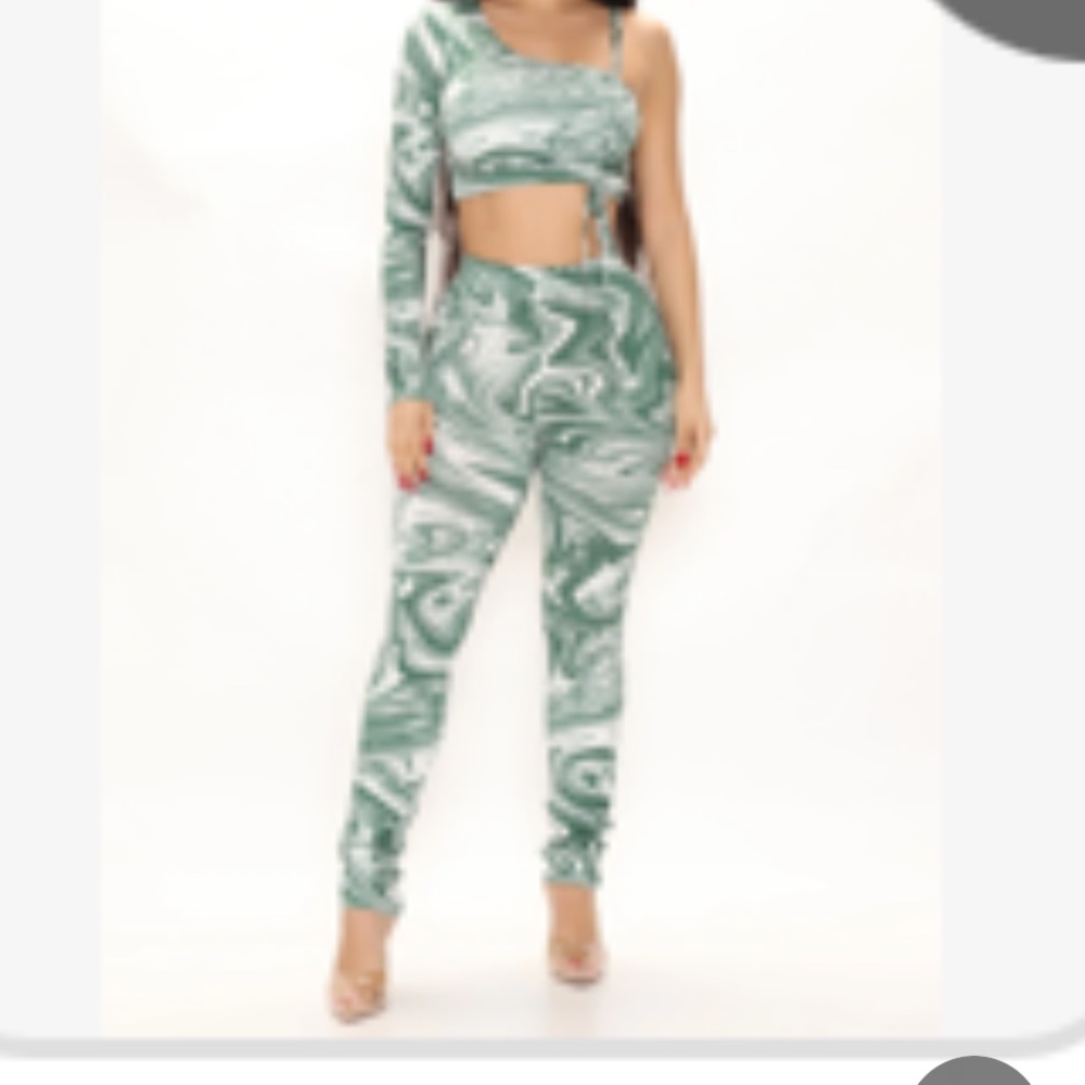 Fashion Nova Green and White Swirl matching set